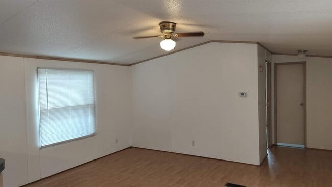 Building Photo - 305 Woods Ln