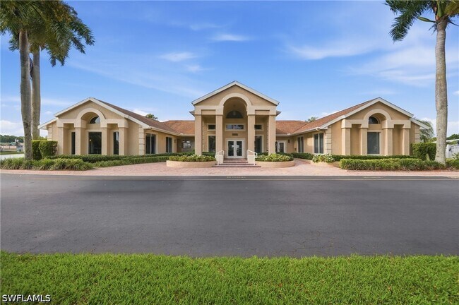 Building Photo - 3320 W Crown Pointe Blvd