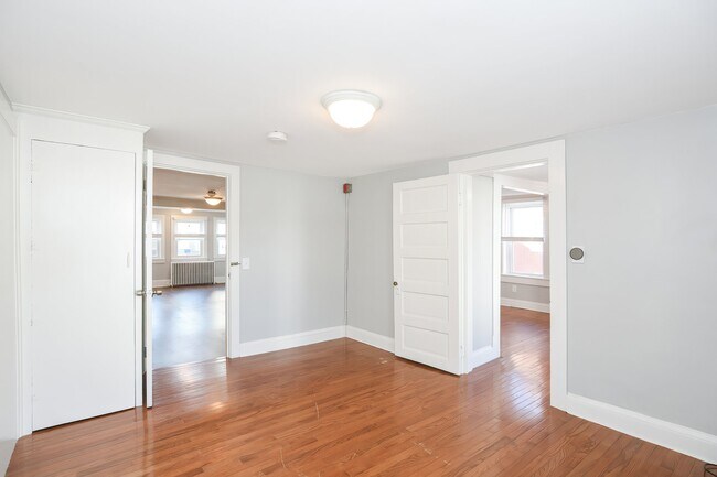 Building Photo - 39 Bourne St