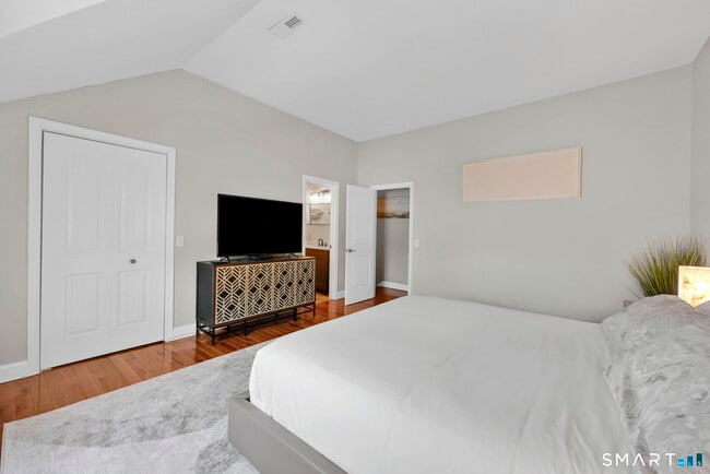 Building Photo - 3200 Madison Ave