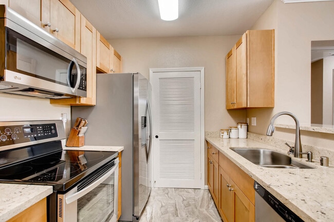 Building Photo - Remodeled 1-Bed Condo -  Prime Carmel Vall...