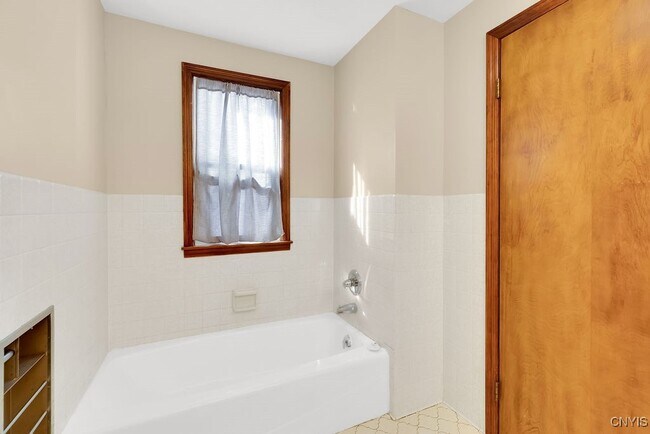 Building Photo - 17 Walcott St