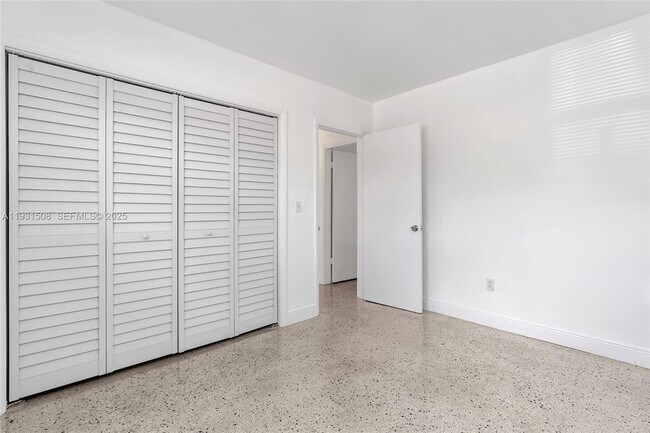 Building Photo - 644 SW 10th St