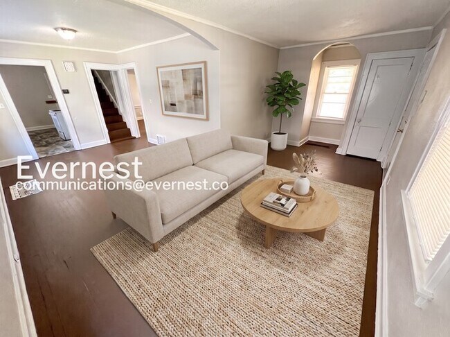 Building Photo - 3 Bed/1 Bath Home with Fenced Yard / Pet-Friendly / Vouchers Accepted / Coming Soon!