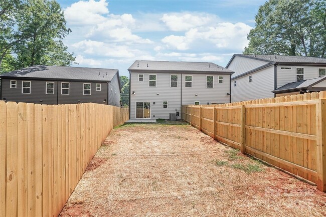 Building Photo - 2019 Wilson Ave