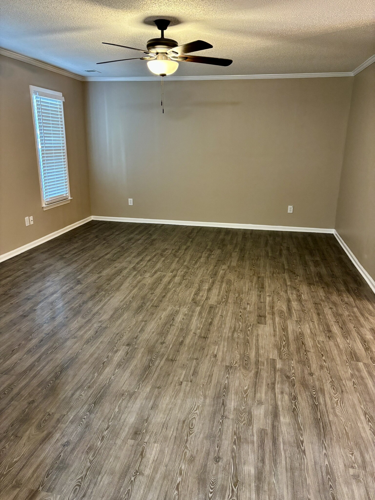 Building Photo - 548 Kenton Dr