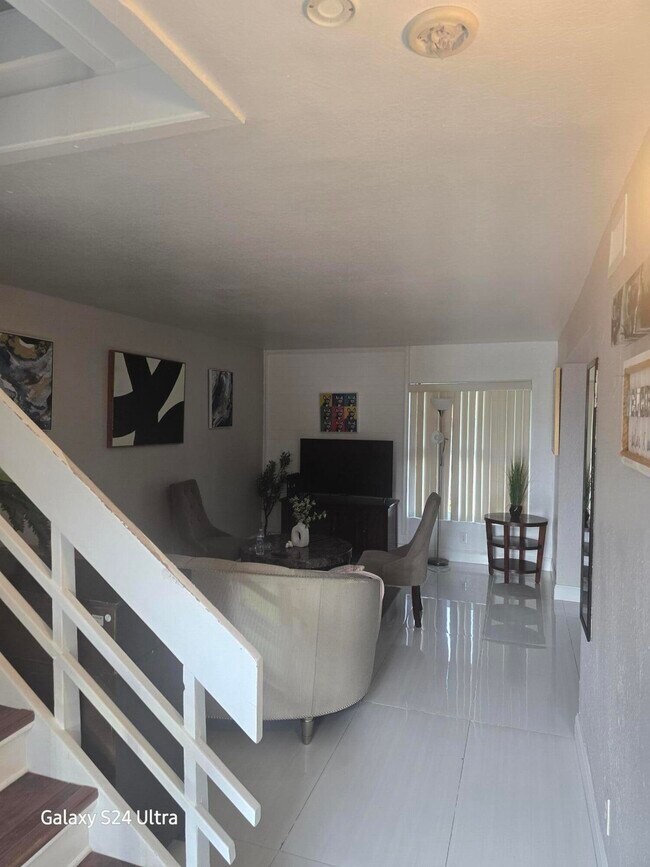 Building Photo - 618 SW 1st St