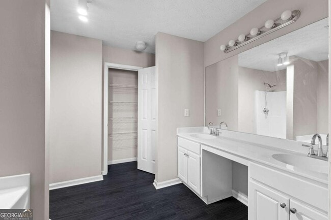 Building Photo - 6604 Splashwater Dr