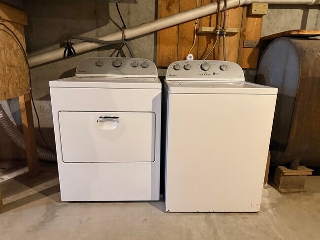 Building Photo - 192 Dorrs Corner Rd