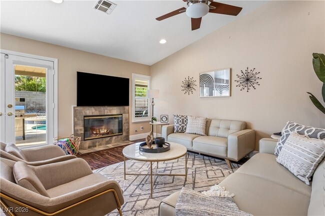 Building Photo - 905 Buffwood Ave