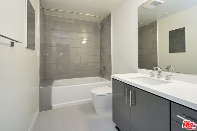 Building Photo - 6925 Knowlton Pl