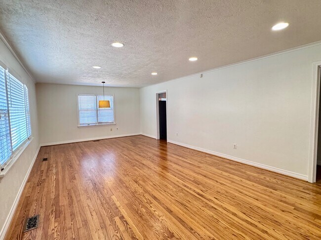 Building Photo - 2724 NW 33rd St