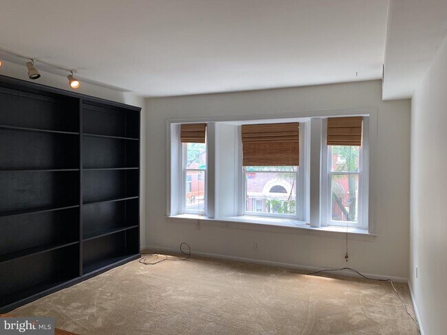 Building Photo - 1203 Locust St