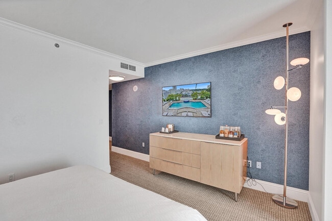 Building Photo - 4401 Collins Ave