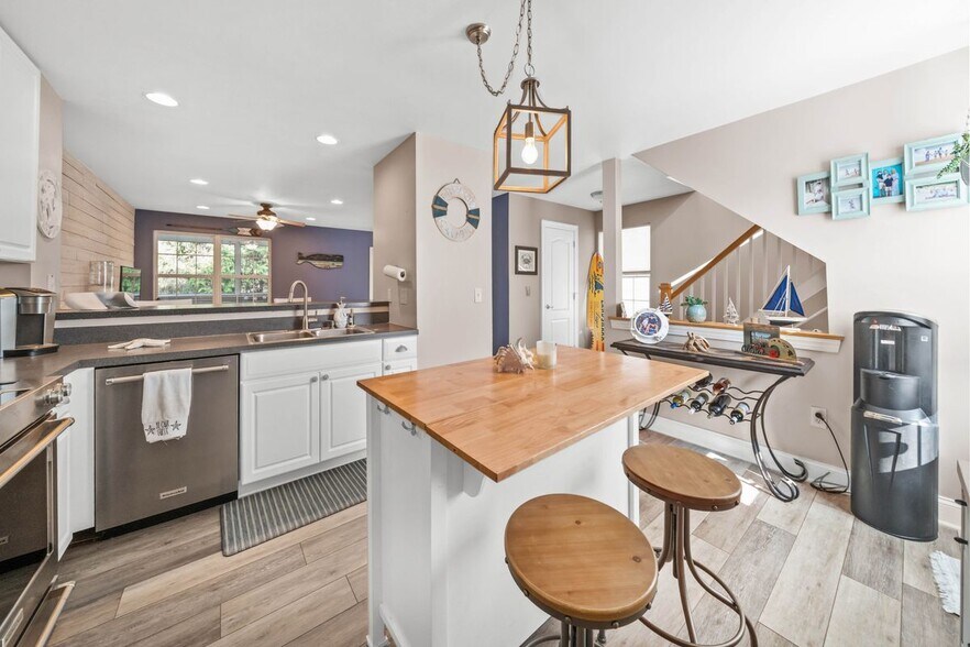 Building Photo - 17293 Queen Anne Way