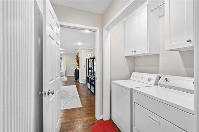 Building Photo - 9203 Livenshire Dr