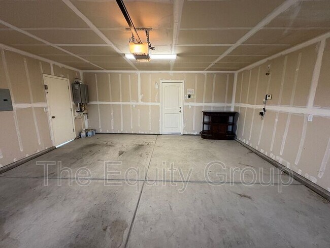 Building Photo - 4201 W Wren Ave