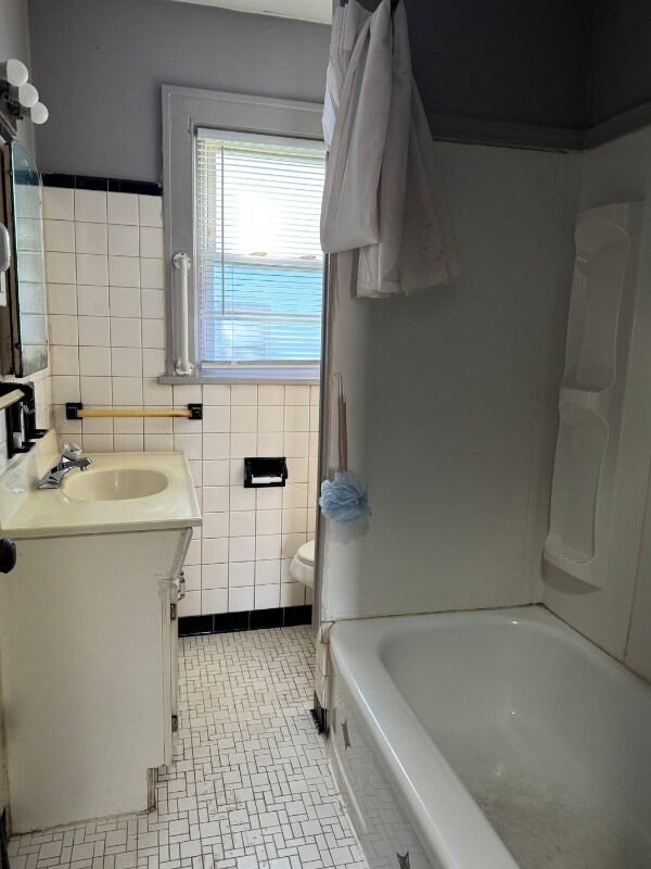 Building Photo - 119 W Willow Dr
