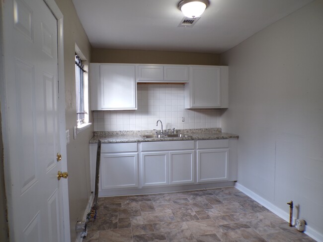 Building Photo - 3145 34th Ct N