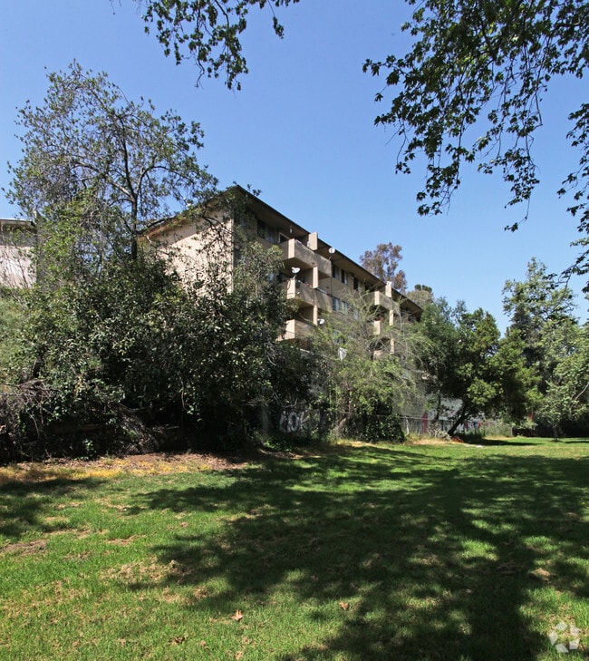 Building Photo - 327 S Avenue 60