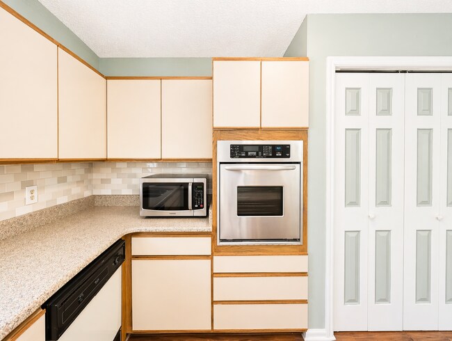 Building Photo - Marion Long Term Rental!