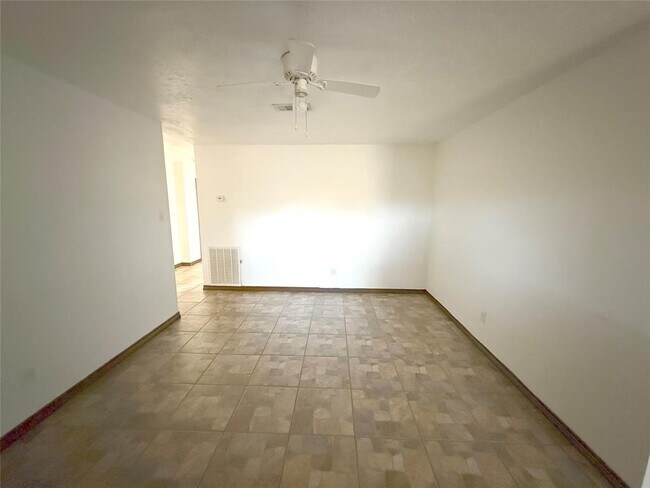 Building Photo - 7130 Kings Dr