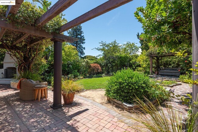 Building Photo - 160 Requa Rd