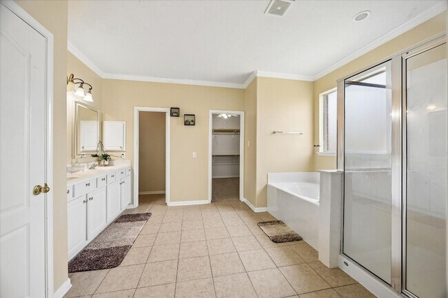 Building Photo - 1618 Autumn Springs Dr
