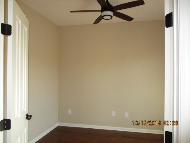 Building Photo - Village at Olentangy Crossing 0081