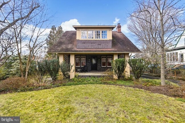 Building Photo - 136 N Irving St