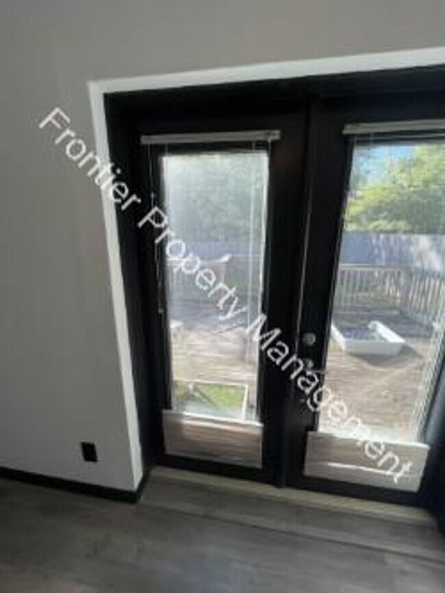 Building Photo - Charming 2 Bedroom Duplex – Don’t Miss Out!