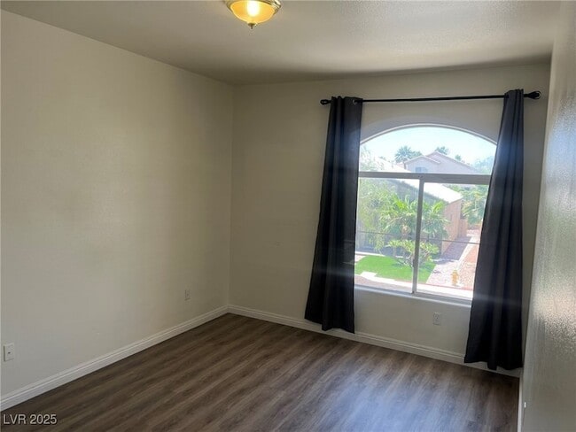 Building Photo - 302 Waterton Lakes Ave