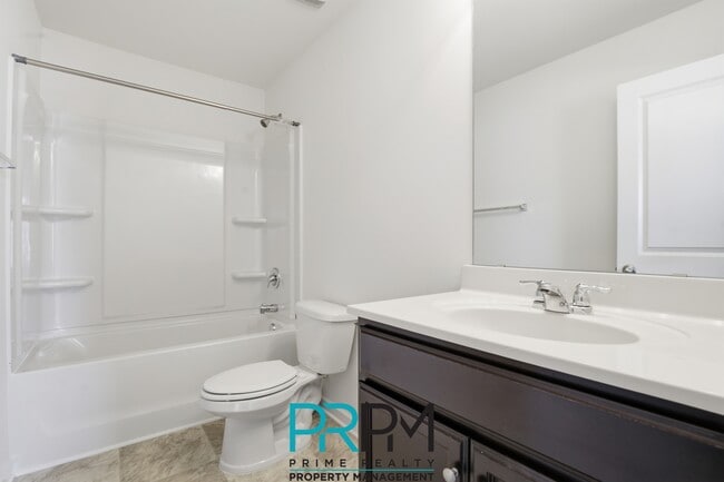 Building Photo - 413 Graypointe Dr