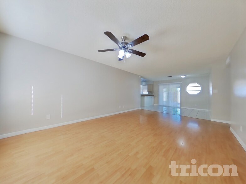 Building Photo - 1824 W Cheyenne Dr