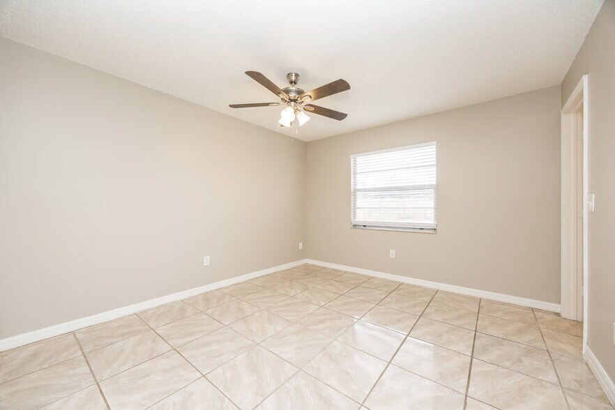 Building Photo - 13823 Pathfinder Dr