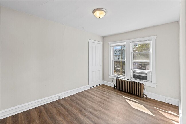 Building Photo - 204 N Broadway