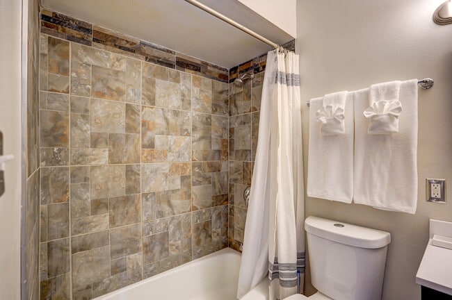 Building Photo - 407 S 94th Pl