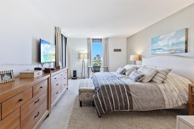 Building Photo - 3598 Yacht Club Dr