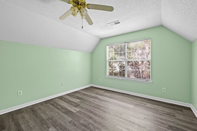 Building Photo - Updated 4BR Home in Northgate District with Huge Back Deck