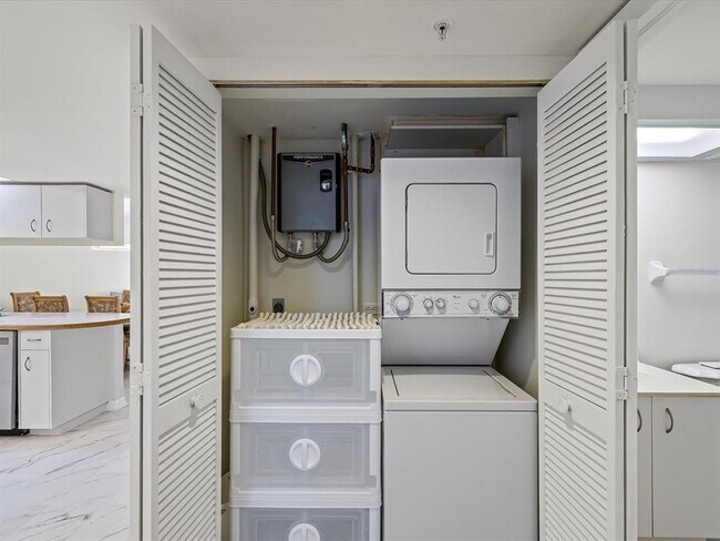 Building Photo - 6650 Sunset Way