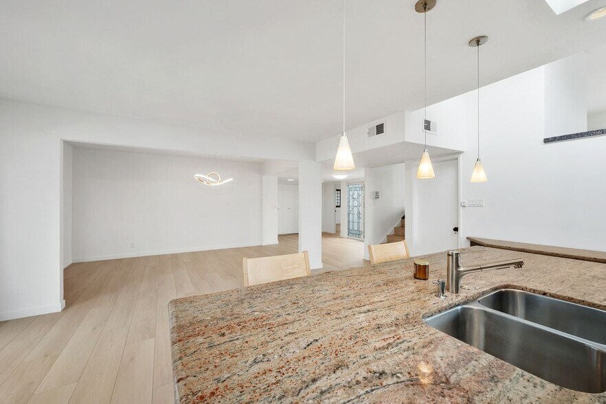 Building Photo - 18145 Kingsport Dr