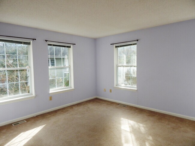 Building Photo - 629 Danbury Rd