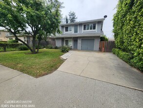 Building Photo - Arcadia 3 Bedroom Townhouse