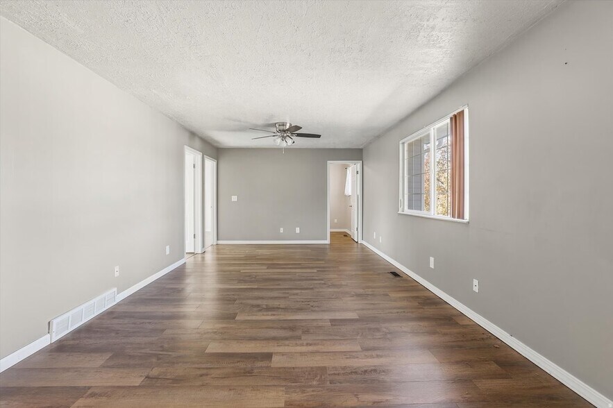 Building Photo - 71 W 450 S