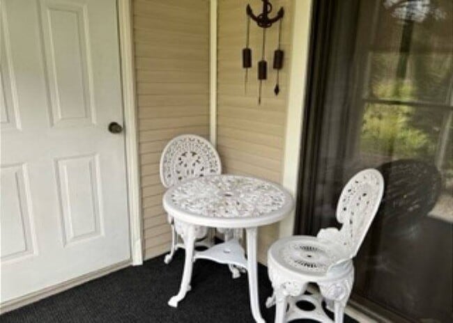 Building Photo - Winter rental! Recently renovated condo in quiet community with pools! Available from NOW through...