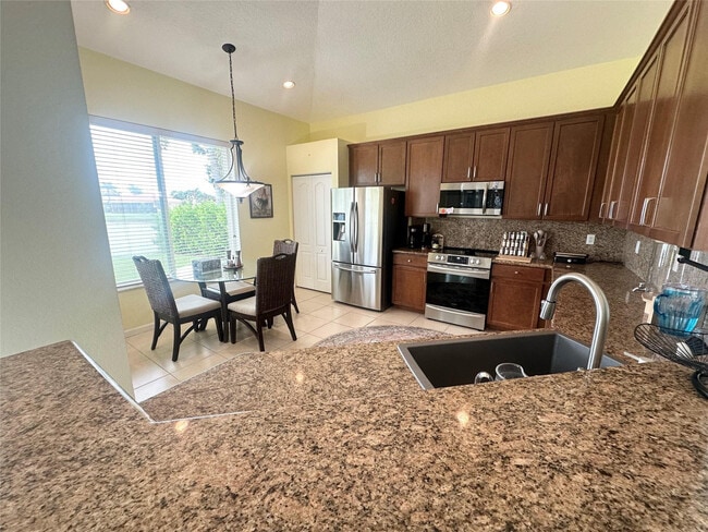 Building Photo - 6028 Santa Margarito Dr