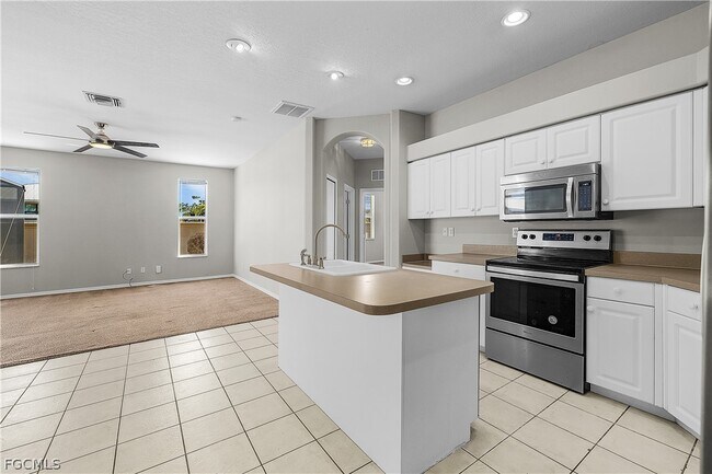 Building Photo - 2137 SW 11th Ct