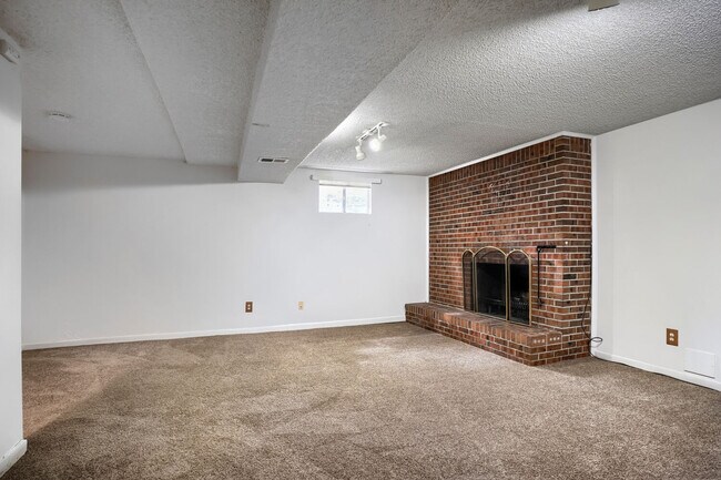 Building Photo - 14711 W Ellsworth Ave