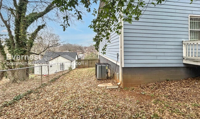 Building Photo - 116 Park Ave SE