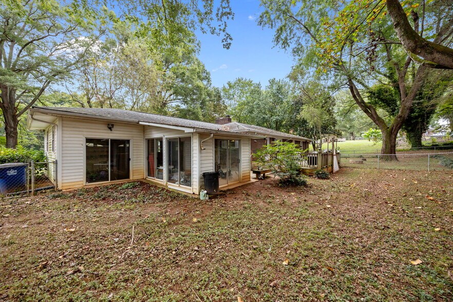 Building Photo - 5728 Nylon Dr